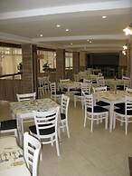 Estreya Palace & Residence