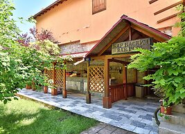 Estreya Palace & Residence