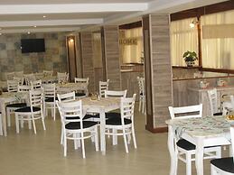 Estreya Palace & Residence