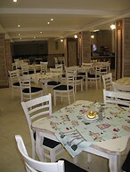 Estreya Palace & Residence