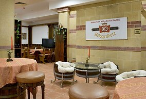 Estreya Palace & Residence