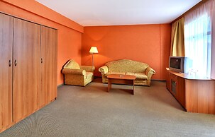 Estreya Palace & Residence