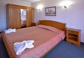 Estreya Palace & Residence