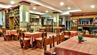 Estreya Palace & Residence