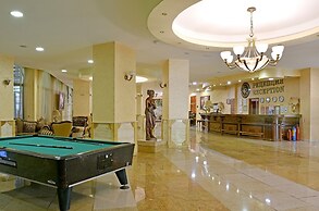 Estreya Palace & Residence
