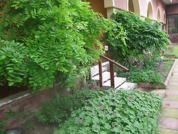 Estreya Palace & Residence