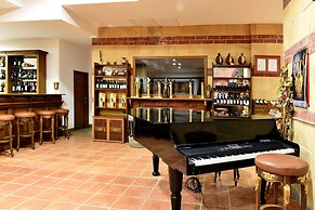 Estreya Palace & Residence