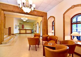 Estreya Palace & Residence