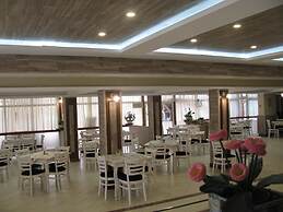 Estreya Palace & Residence