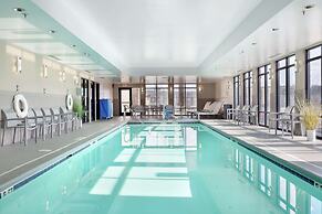 Hampton Inn Emerson LakePoint