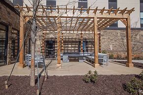 Hampton Inn Emerson LakePoint