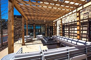 Hampton Inn Emerson LakePoint