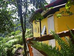 La Casa Amarilla