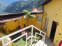 La Casa Amarilla