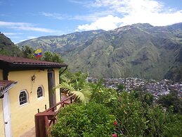 La Casa Amarilla