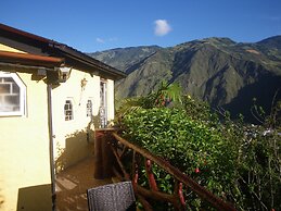 La Casa Amarilla