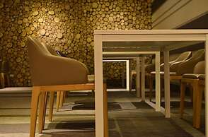 Airline lnn Green Park Way