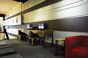 Airline lnn Green Park Way