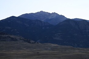 Yellowstone Big Rock Inn