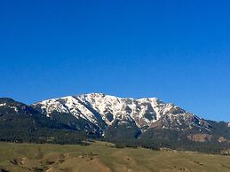 Yellowstone Big Rock Inn