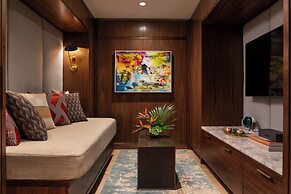 The Ritz-Carlton Residences, Waikiki Beach