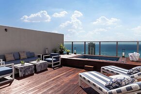 The Ritz-Carlton Residences, Waikiki Beach