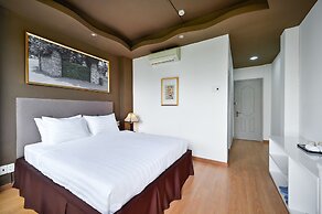 The Noble Swan Wood Park Hotel