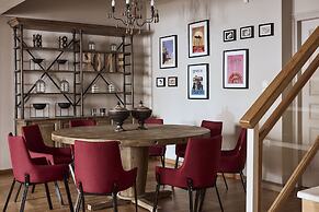 Plaka's Villa with Breathtaking Acropolis View