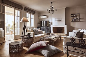 Plaka's Villa with Breathtaking Acropolis View