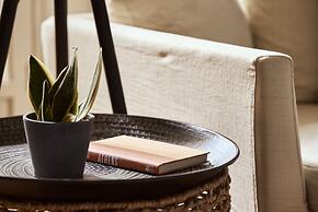 Plaka's Villa with Breathtaking Acropolis View