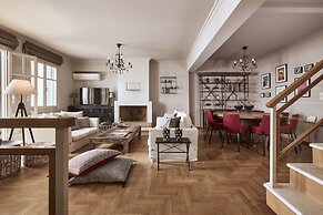 Plaka's Villa with Breathtaking Acropolis View