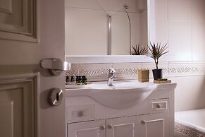 Plaka's Villa with Breathtaking Acropolis View