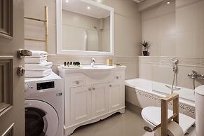 Plaka's Villa with Breathtaking Acropolis View