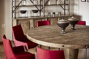 Plaka's Villa with Breathtaking Acropolis View