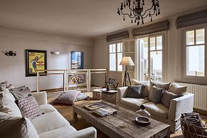 Plaka's Villa with Breathtaking Acropolis View