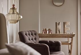 Plaka's Villa with Breathtaking Acropolis View