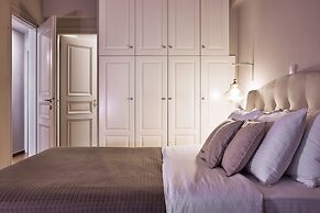 Plaka's Villa with Breathtaking Acropolis View