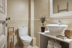 Plaka's Villa with Breathtaking Acropolis View