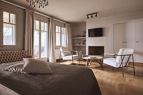 Plaka's Villa with Breathtaking Acropolis View