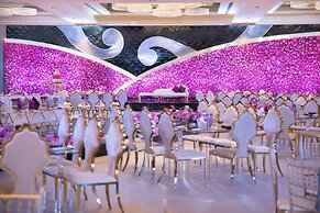 Grand Millennium Muscat connected to Muscat Grand Mall