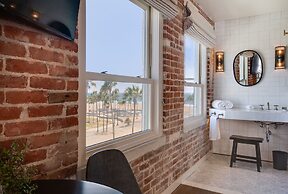Venice V Hotel