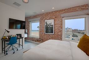 Venice V Hotel