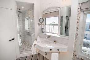 Venice V Hotel