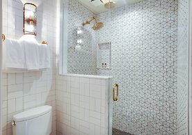 Venice V Hotel