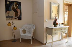 Kira's Boutique Hotel