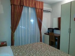 Hotel Happy Days