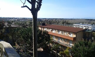 Hotel Happy Days