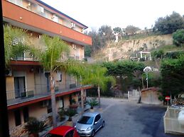 Hotel Happy Days