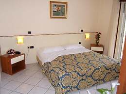 Hotel Happy Days