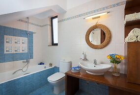 Cristelia Luxury Sea Front & Pool Villa